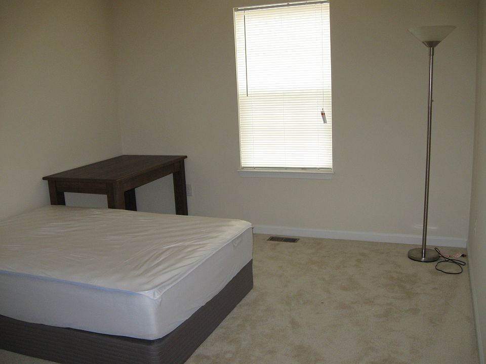 2nd image of 204 Mia Dr #1