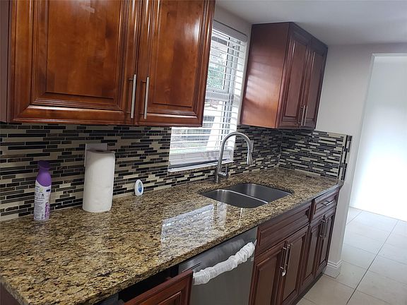 4th image of 7815 NW 73rd Avenue