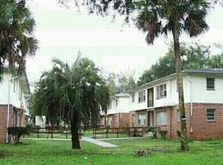 320 W Howry Ave APT 04, Deland, FL 32720