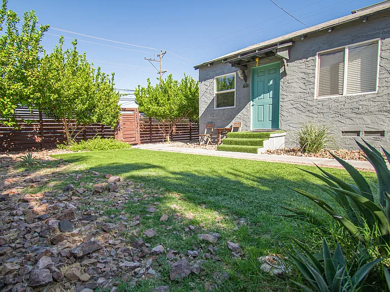 903 E Bridger Ave — Photo 1