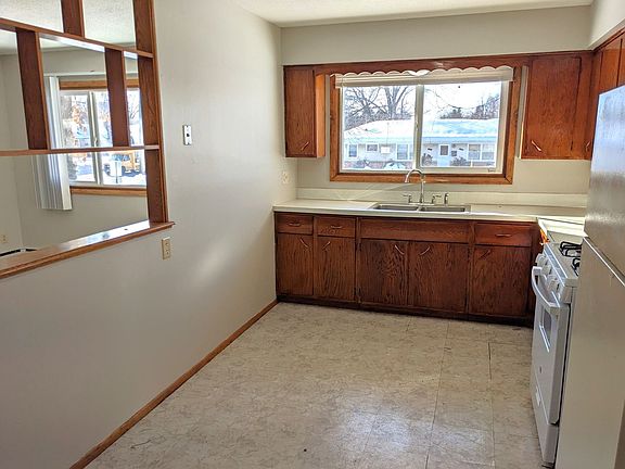 3rd image of 6111 Star Ln NE APT 11