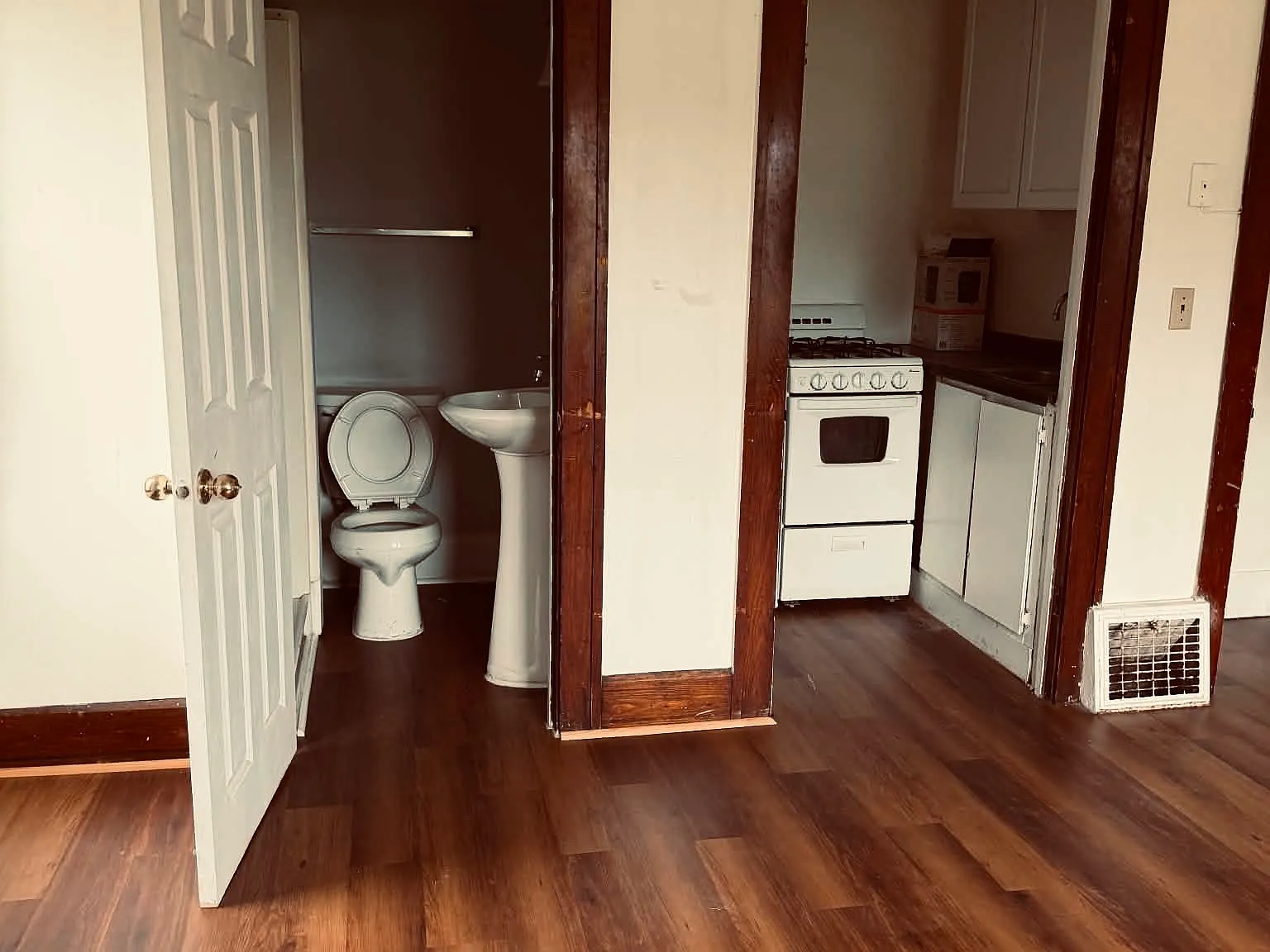 Studio, 400 sqft, $799 — Photo 3