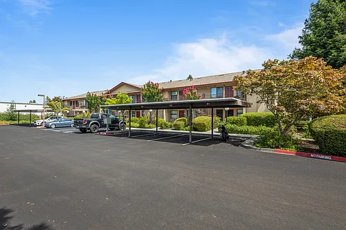 Manor Apartments Photo 1