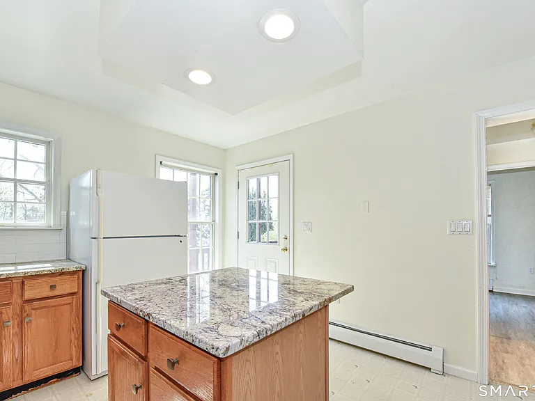 5 Moody Ave — Photo 3