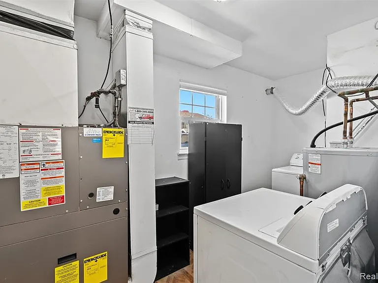 162 Princeton Dr — Photo 3