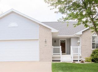 1320 Windsor Dr, Cedar Falls, IA 50613