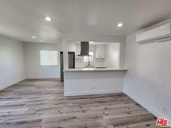 3rd image of 5902 Tujunga Ave
