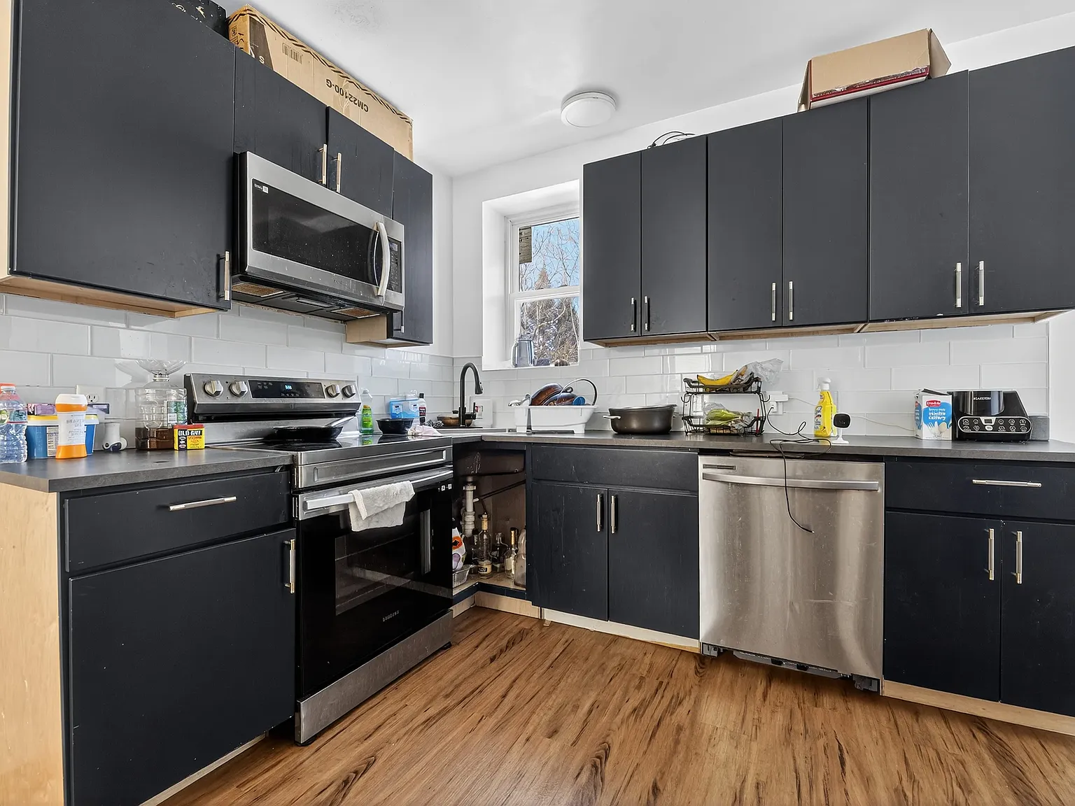 3 bed, 1072 sqft, $2,100 — Photo 4