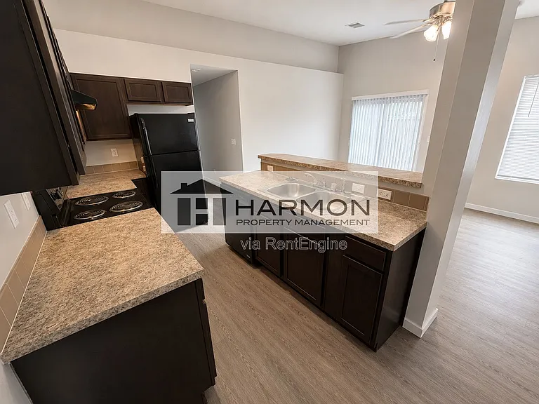 816 N Crestway Ave — Photo 3
