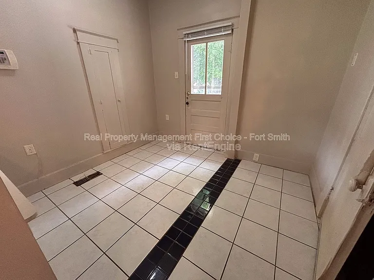 811 N 41st St — Photo 13