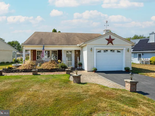 7 Andover Ct, Southampton, NJ 08088