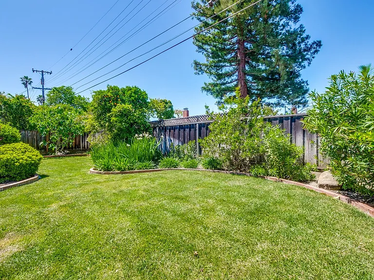 1084 Bluebird Ave — Photo 35