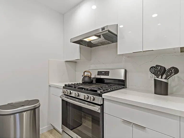kitchen with dishwasher, gas stove, oven