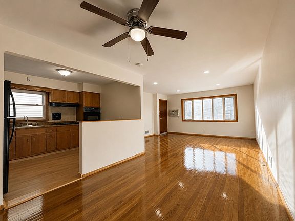 5th image of 336 Avenue E