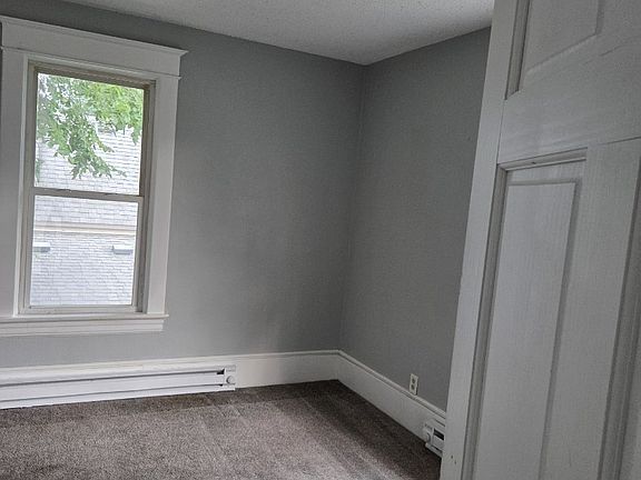 4th image of 223 Robie St E #2