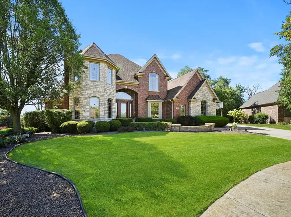 77 Deer Ln, Lemont, IL 60439