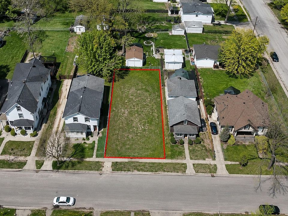 2nd image of 2136 Charter St