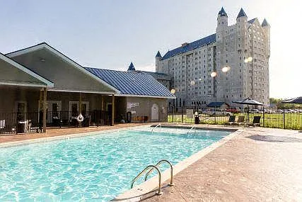 Grand Castle Apartments — Photo 7
