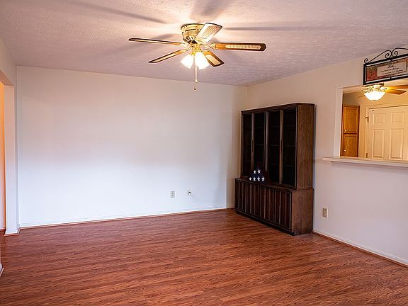 3rd image of 108 Dogwood Dr