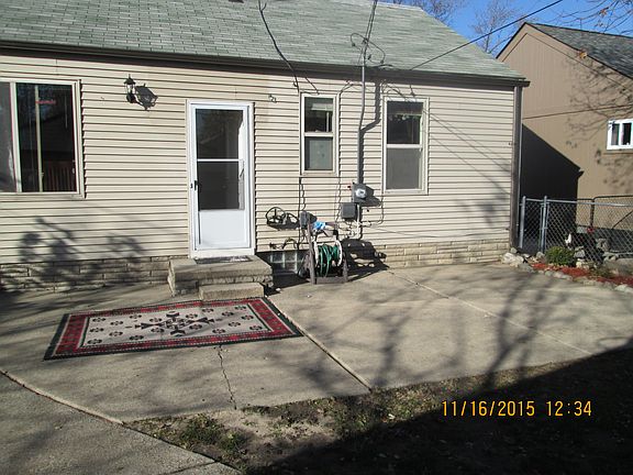 3rd image of 21132 Eastwood Blvd