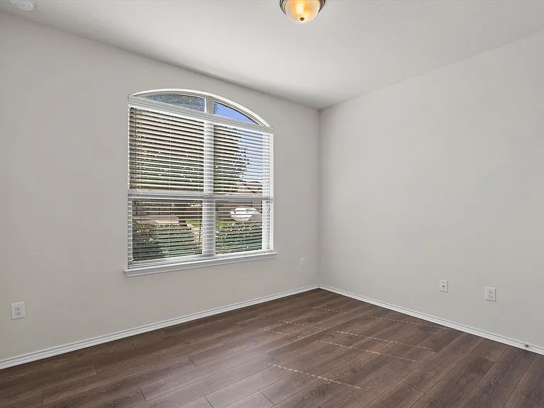 7604 Knockfin Dr — Photo 20