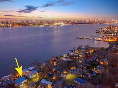 22 Shore Rd, Edgewater, NJ, 07020