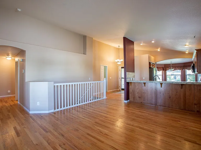 1076 Fairfield Ave — Photo 7