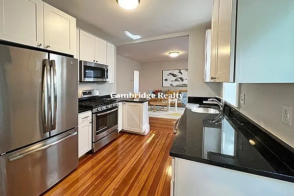 17 Ashland St #2T — Photo 3