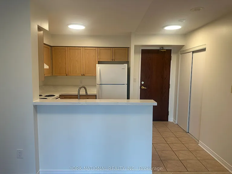 39 Oneida Cres #408 — Photo 15