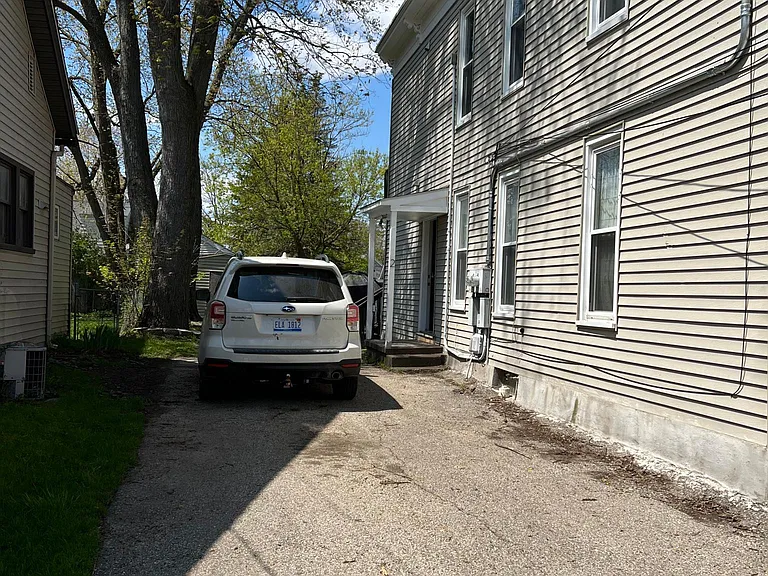 1361 Portland Ave NE #2 — Photo 3