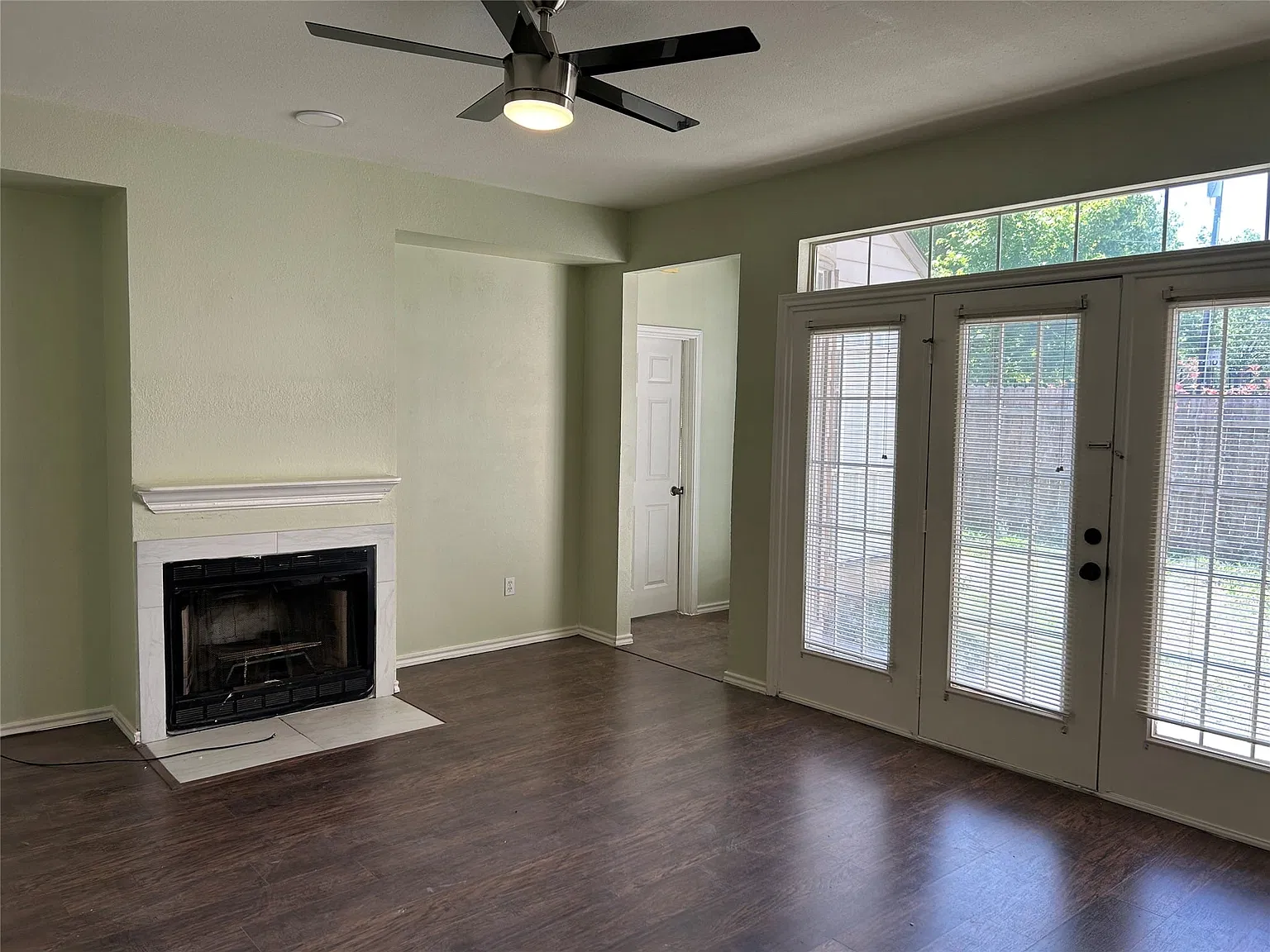 3 bed, 2.0 bath, 1645 sqft, $1,650 — Photo 2