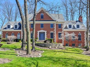 145 Glenmora Dr, Burr Ridge, IL 60527