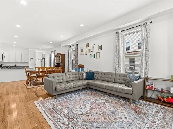 659 Moody St APT 2, Waltham, MA 02453