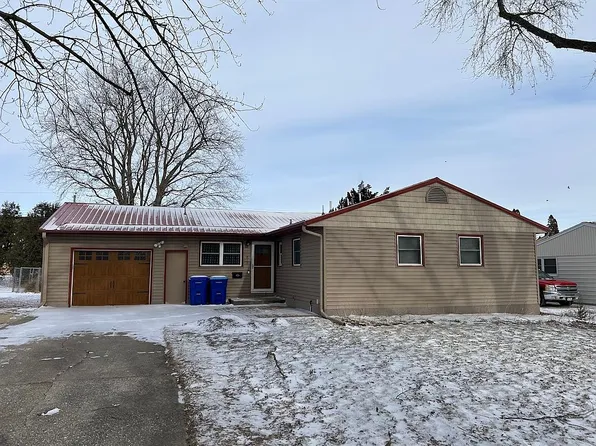 813 5th St SE, Oelwein, IA 50662