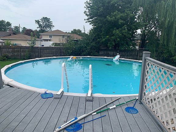 3rd image of 7040 W 82nd St