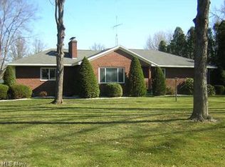 697 Fairwood Dr, Akron, OH 44319