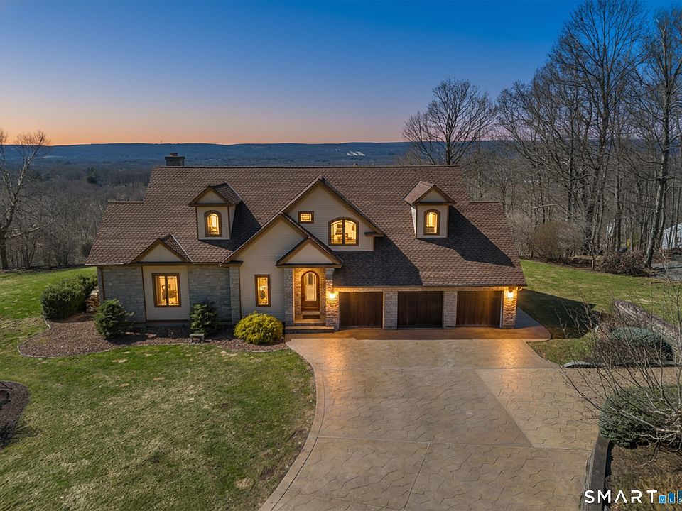 1st image of 72 Village Gate Dr
