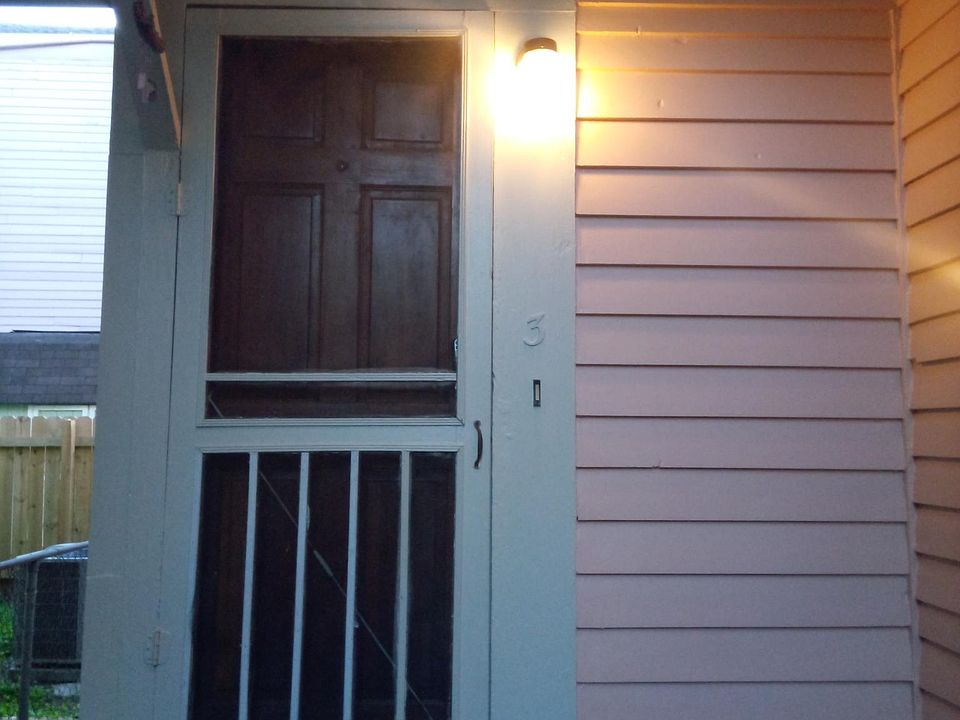1st image of 938 Philip St #3