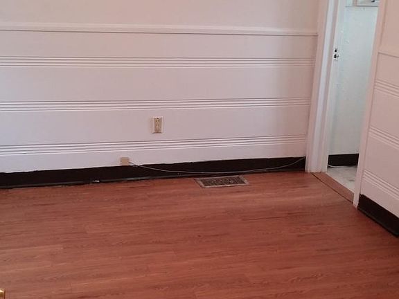 3rd image of 2105 1st St S
