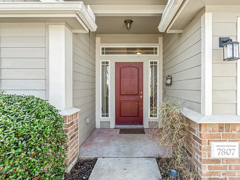 7807 Fieldstone Dr — Photo 1