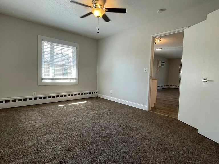 689 Lowry Ave NE #7 — Photo 31