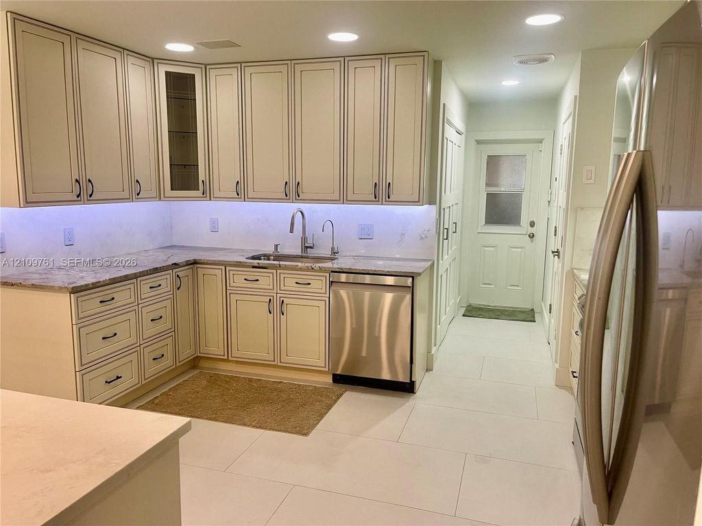 807 E Cypress Ln #V-49, photo 9
