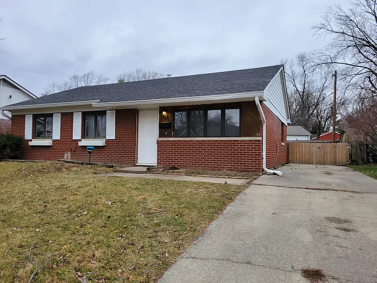 7404 E 34th Pl — Photo 1