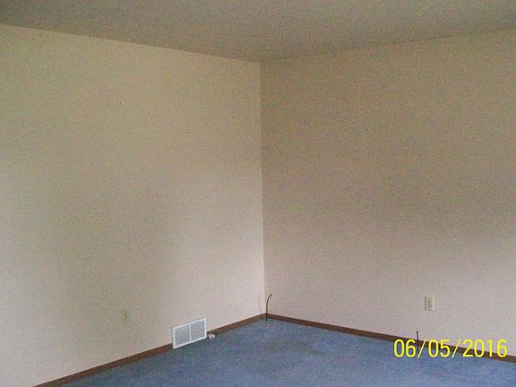 3rd image of 160 S Noquebay Ave