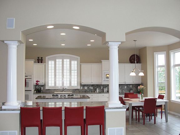 Kitchen with breakfast bar