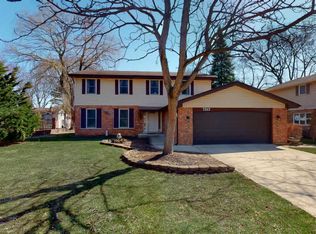 7517 Knottingham Ln, Downers Grove, IL 60516