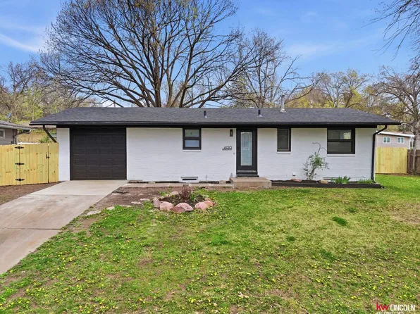 6120 Randolph St, Lincoln, NE 68510