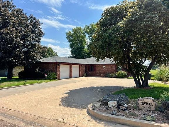 3rd image of 420 Lilac Dr