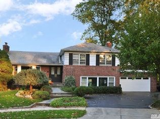 68 Morewood Oaks, Port Washington, NY 11050