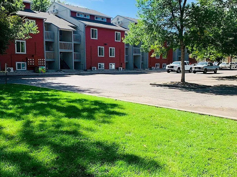 $100/month discount - requires 12 month lease - 2vd fl. 1 BR - AC, DW, WD, Balcony - 1 block N or...